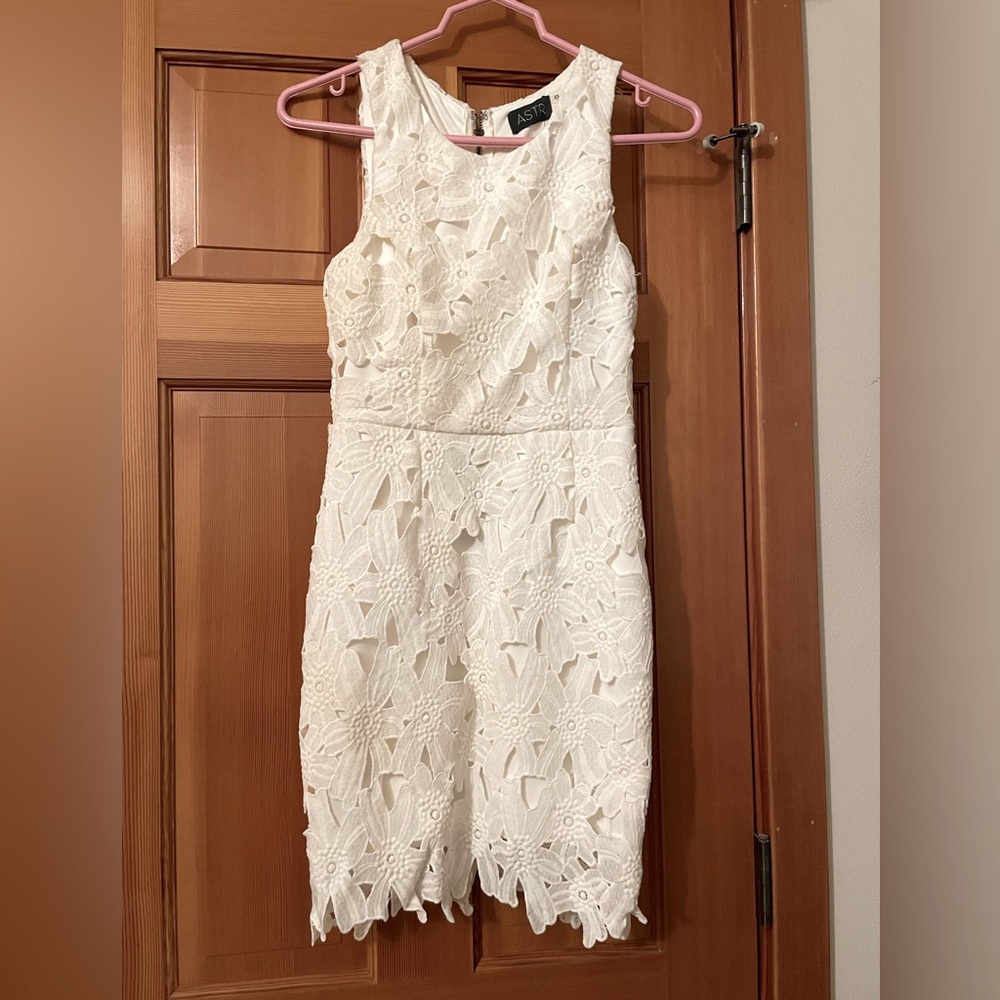 Nwt ASTR white lace fitted shift size xs